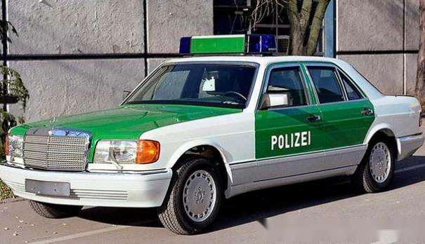 德国警车有多豪?奔驰是他们的常客,几十年来没换过