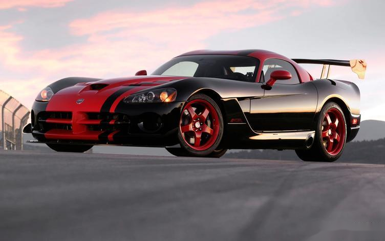 论排量牛马在它面前都是弟弟下美系超跑道奇蝰蛇的成败兴废