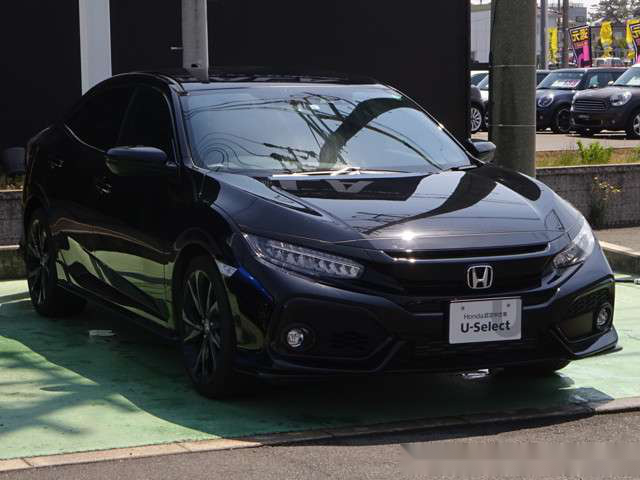 本田思域两厢黑武士运动年轻的造型很有小钢炮的感觉