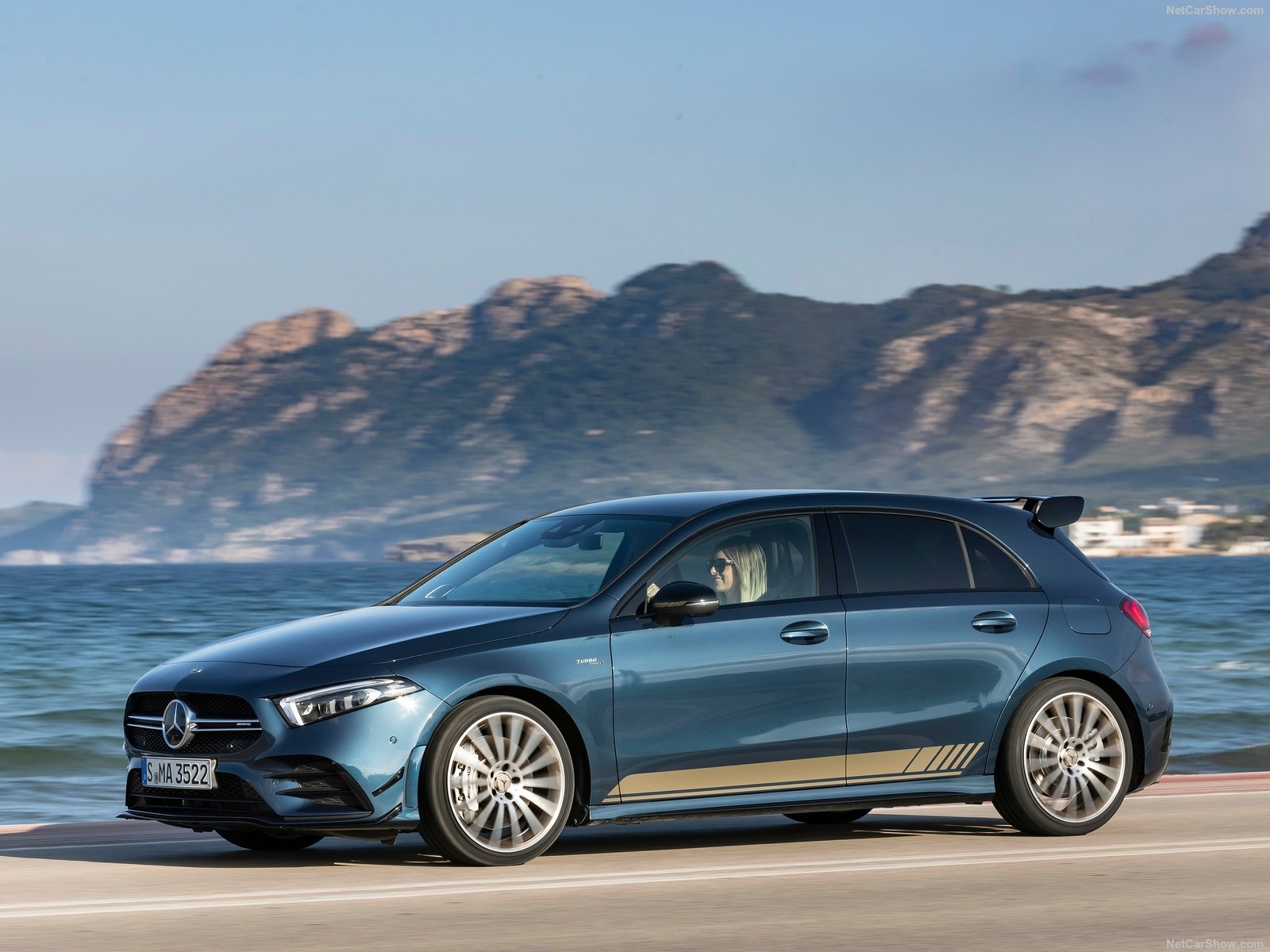 4.7秒破百的小钢炮 全新奔驰amg a35 4matic上市