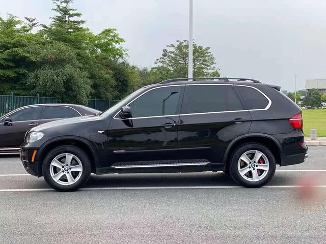 13款宝马x5售价13.8万,它能输出强大动力,表现出卓越的性能