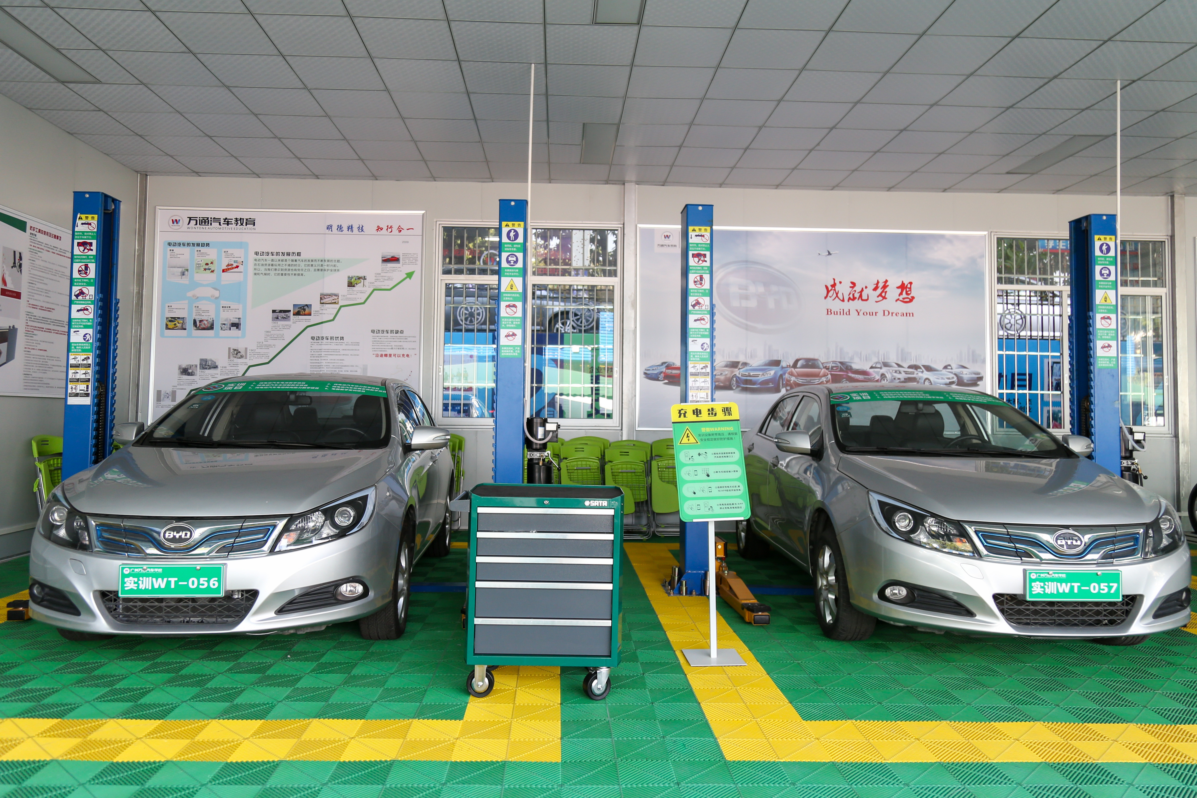 虽然电动汽车保养的确比传统汽车省事,省心,但保养步骤还是不能省略.