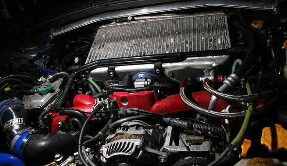 毕竟forester的全部底盘设计均来自wrx,所以在替入sti的红顶ej207引擎