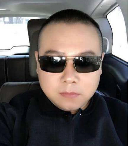 岳云鹏出名前开三轮车如今身价上亿换豪车看到品牌不亏是农村出身