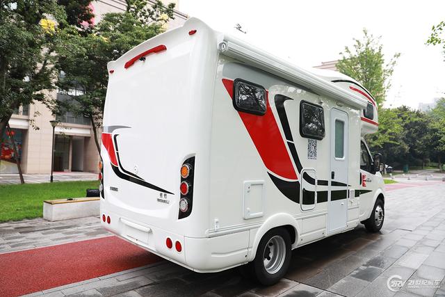 29.8万元起售 伊甸园5040东风御风自行式c型房车