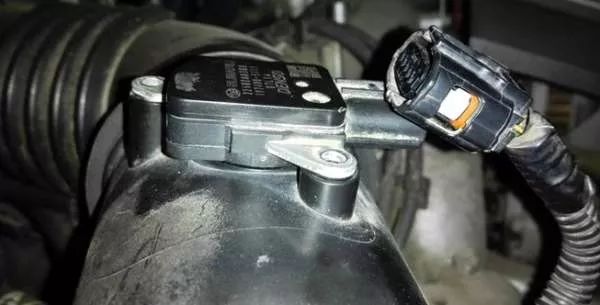 汽车空气流量计坏了的表现有哪些