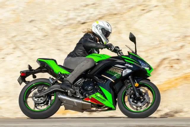 "空手道黑带段位" ,美女试驾川崎2020款ninja 650后如此评论