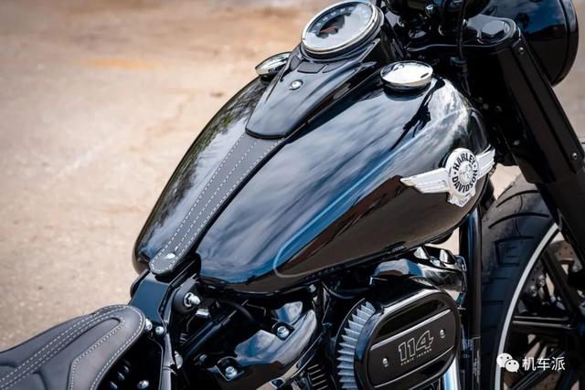 定制哈雷戴维森肥仔改装作品黑男爵