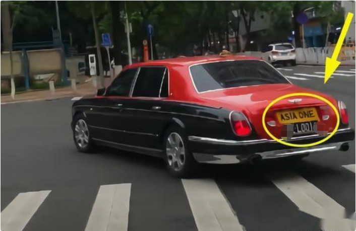 双色双牌宾利现身广州挂001车牌还是亚洲一号