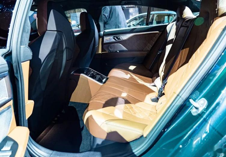 宝马m8尾灯-内饰-座椅-易车