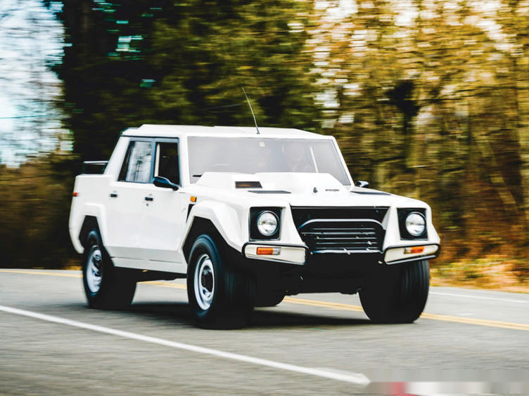 经典| 兰博基尼首款越野车lm002 拥有v12心脏的蛮牛