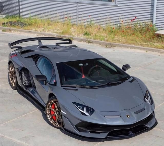实拍兰博基尼aventadorsvj地表最强量产跑车当之无愧的公牛