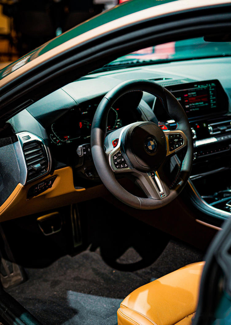 全新宝马m8四门轿跑车首发极光版上市极光钻石绿涂装很漂亮