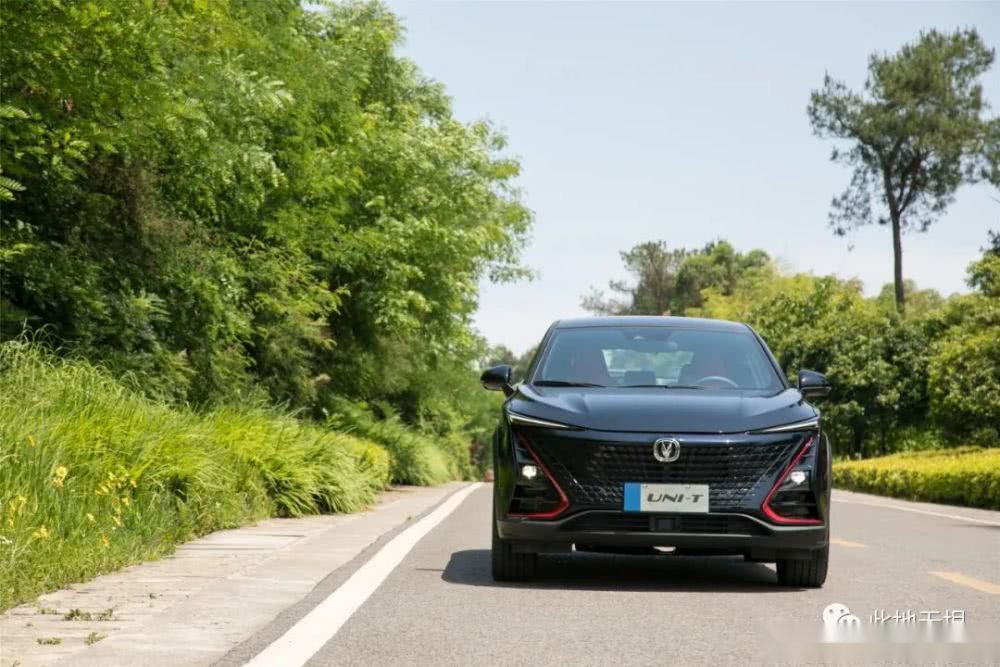 当颜值与实力并存中国品牌个性化紧凑型suv试驾长安unit