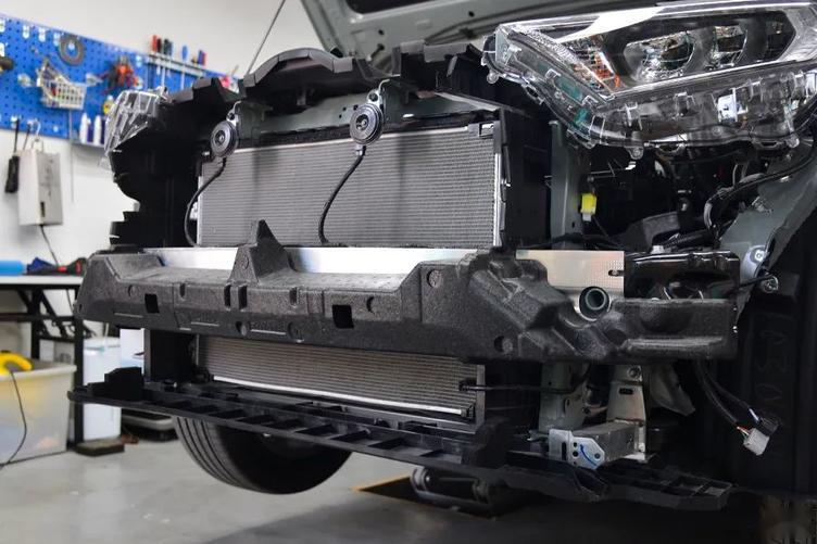 rav4荣放防撞梁_翼子板