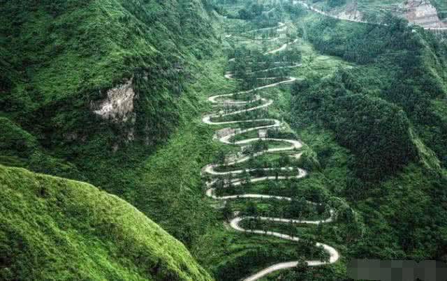 国内最危险高速27公里超长下坡云南车主小心点