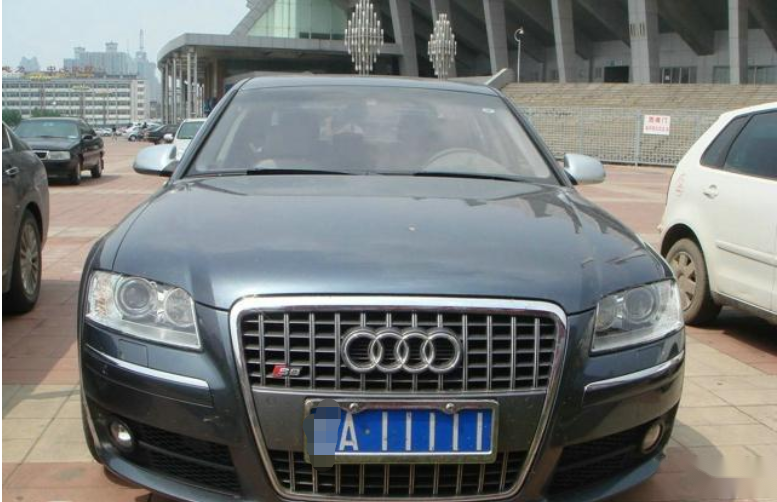 山东最牛5个1车牌曾是银耳奥迪专属如今挂面包车上