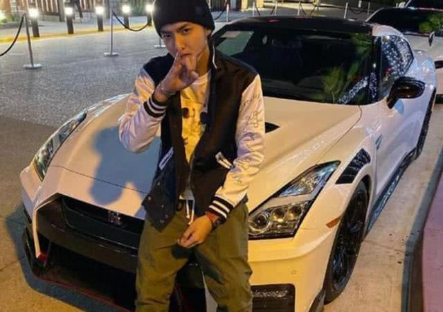 吴亦凡成为保时捷赛车手网友流量车手诞生保时捷掉价了
