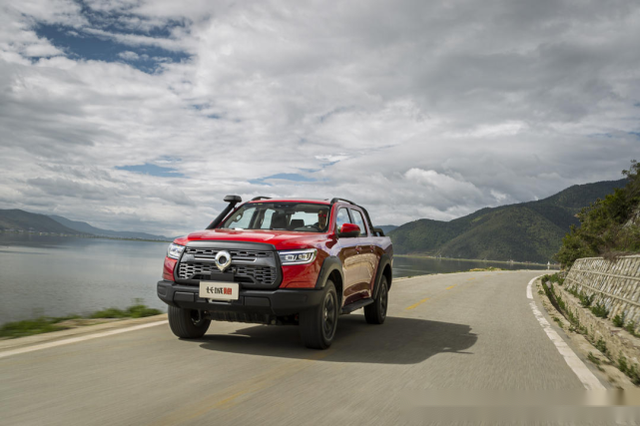 国产皮卡猛将上市长城炮越野皮卡售价1698万1998万元