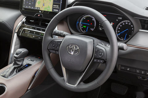 全新丰田harrier(海利亚)实拍,外观很时尚,内饰很个性化