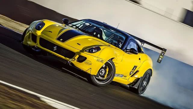 赛场上的法拉利我们都见过,但能横着走的呢?