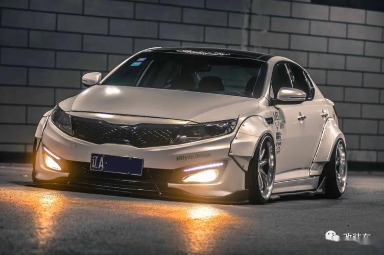 化身暗夜精灵的起亚k5,宽体低趴之后的姿态原来这么帅