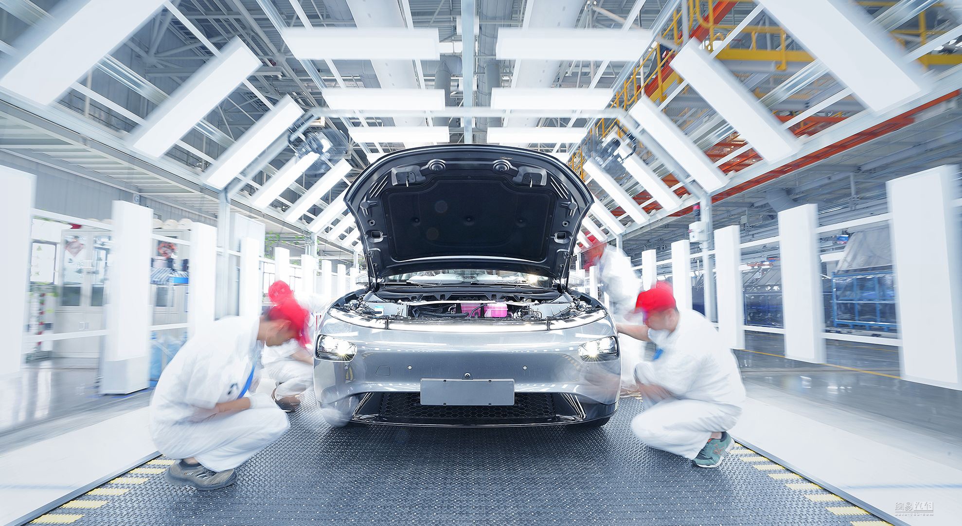 开启新篇章自产p7探访小鹏汽车肇庆工厂