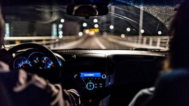 晚上开车路况视线差记住这几点让你平安到家