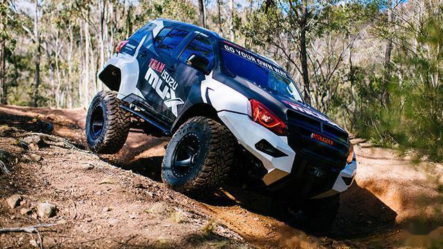 五十铃四驱越野车运动感强烈