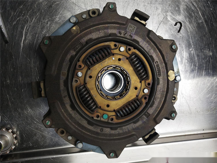 每日拆箱别克威朗汽车偶尔挂不上档现象变速箱维修