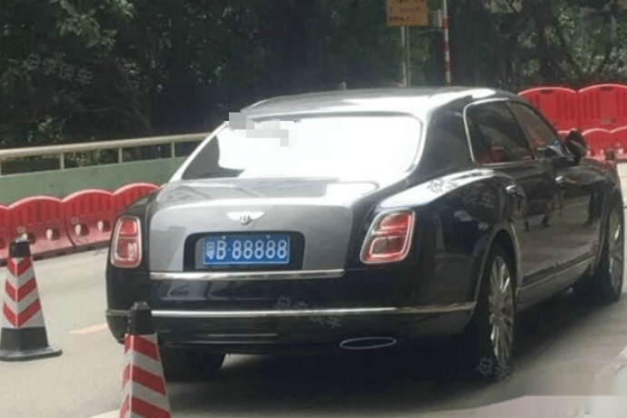 粤b88888车牌卖了逆天价格一举打破车牌转让纪录这得啥家庭啊