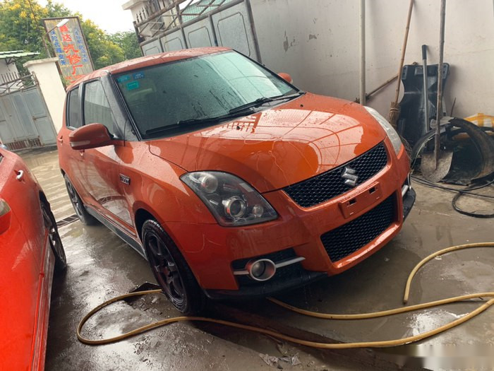 俩好友收小燕子玩改装铃木雨燕改装分享下