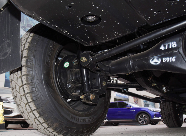 北汽"痛定思痛",212越野车新增2.4t机头!211马力谁还骂?_易车