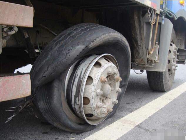 浙江街头现吸铁车货车司机看了很开心以后不会被扎破胎了