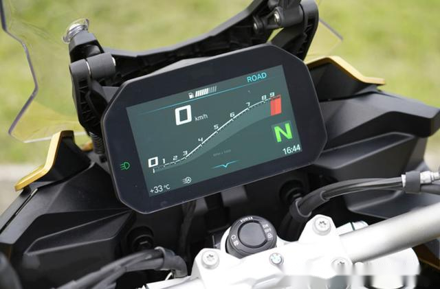 外媒试驾 宝马bmw f900r/f900xr 绝代双骄