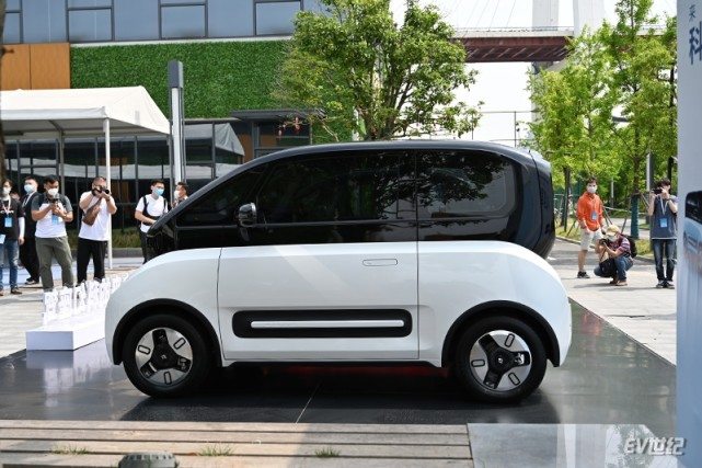 新宝骏e300e300plus上市补贴后售648万848万元