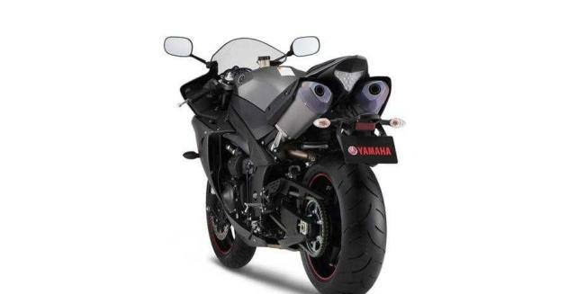 雅马哈 r1外观美如姹紫嫣红的花儿,年轻运动气息尽显于外,整体呈现出