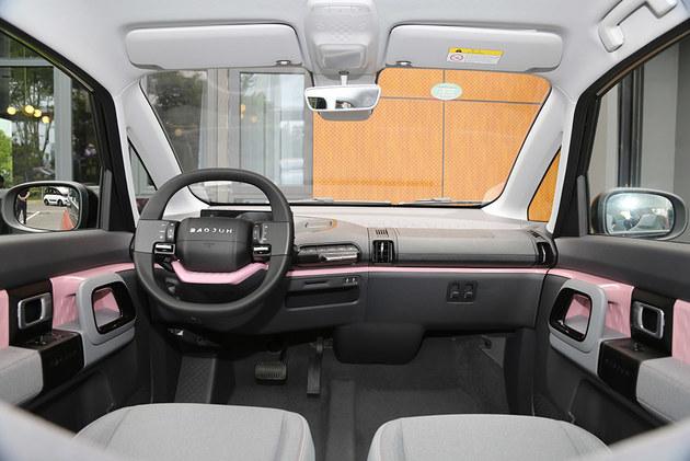 新宝骏e300车身内饰升级