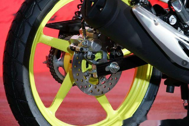 新大洲本田cbf150r和飞致150比性能和配置怎么样