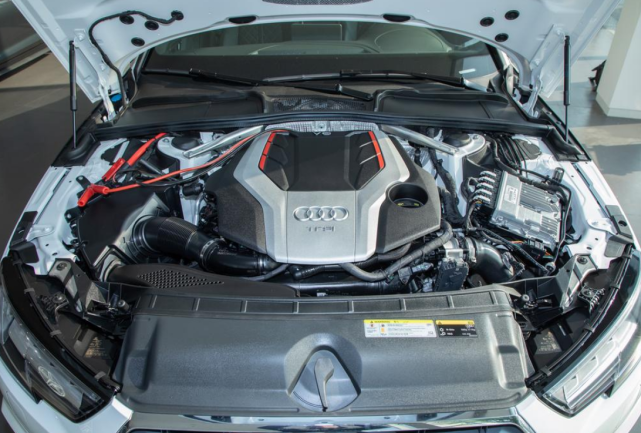 3.0tv6发动机,在4缸发动机是主流时代,v6发动机已经不多见了.