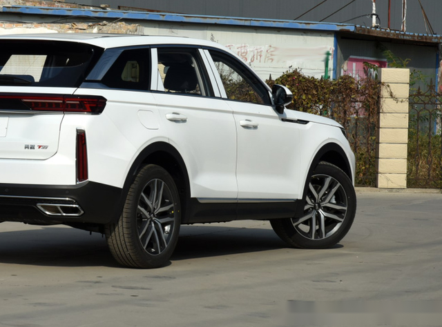 2020款奔腾t99终于上市长4米8配三块大屏搭20t6at1599万