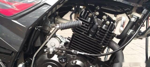 豪爵铃木125代步车单缸电喷引擎66千瓦前单碟刹18l坐桶容积