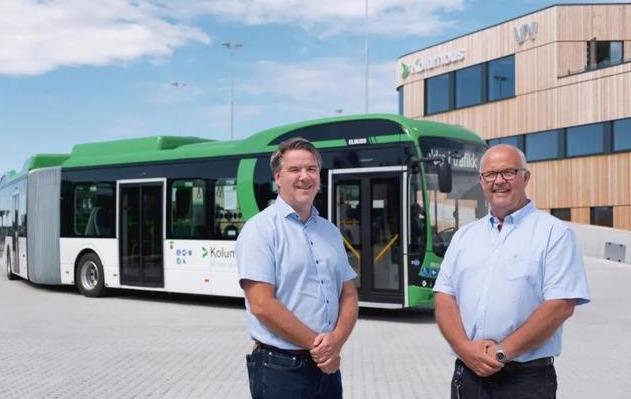 7月1日上午,比亚迪向挪威国家铁路集团旗下最大的巴士公司vy交付15台