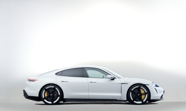 保时捷taycan百公里加速只需28秒消费者的心动之选