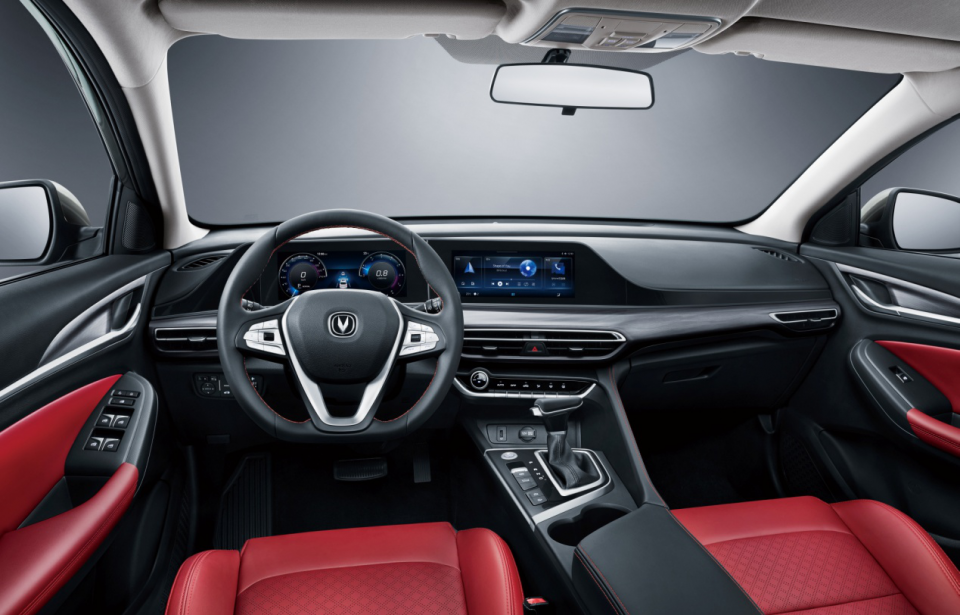 赛道驰骋飙一飙长安逸动plus的热卖底气