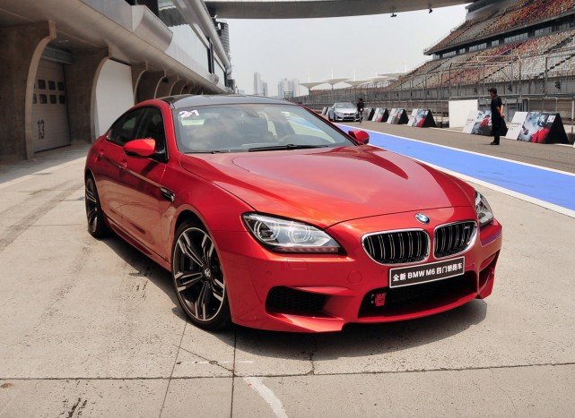 宝马又一"黑武士",m套件 560匹马力 前置后驱,百公里加速4.2s