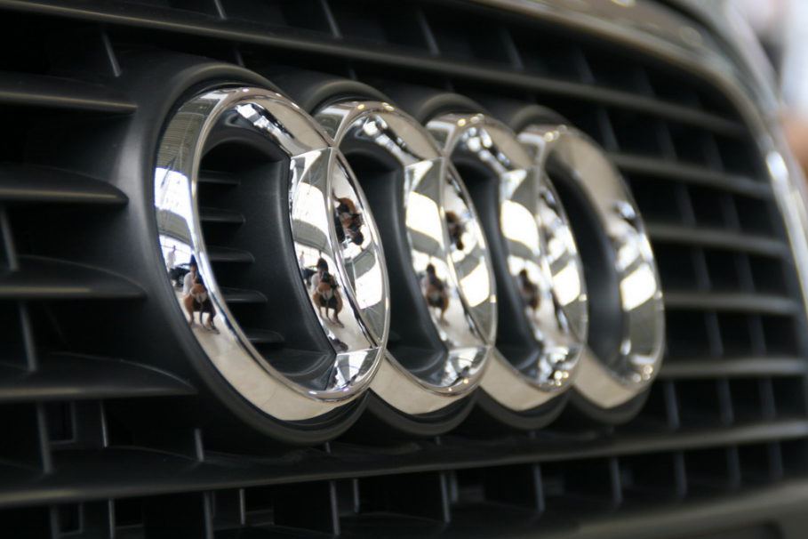 奥迪a4l车标_改装