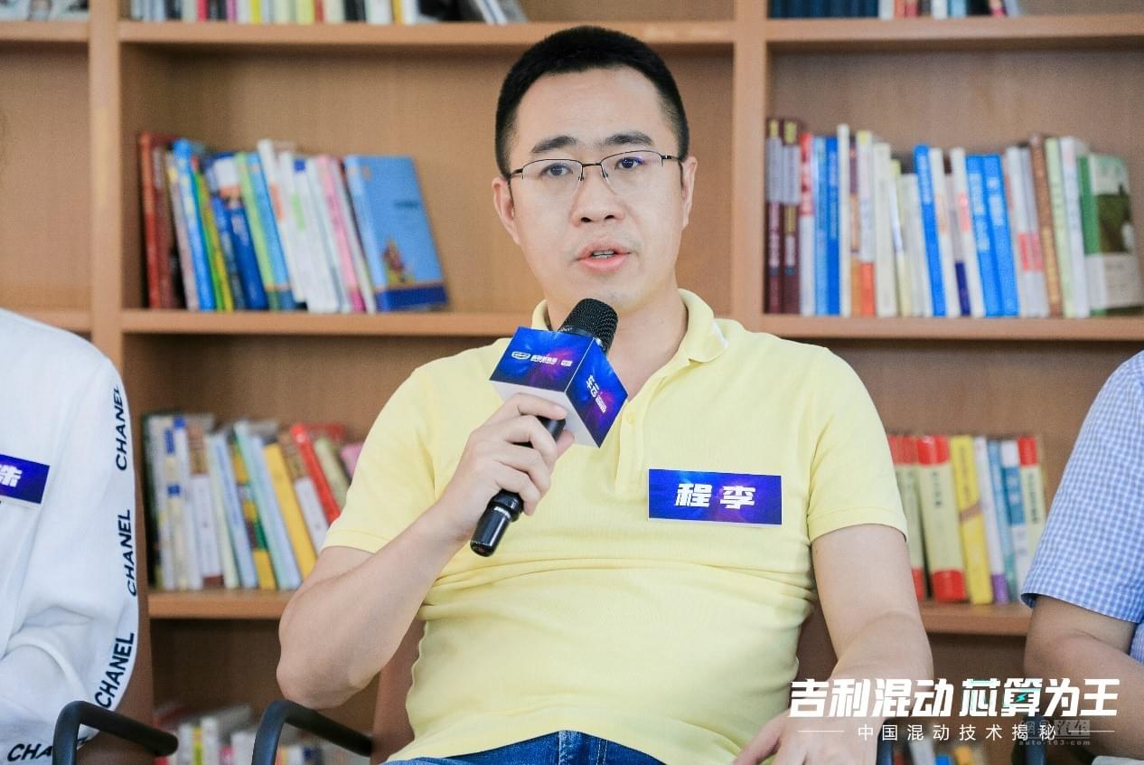 车云网&电动邦ceo程李认为,混动车型是电气化道路中非常适合现阶段的