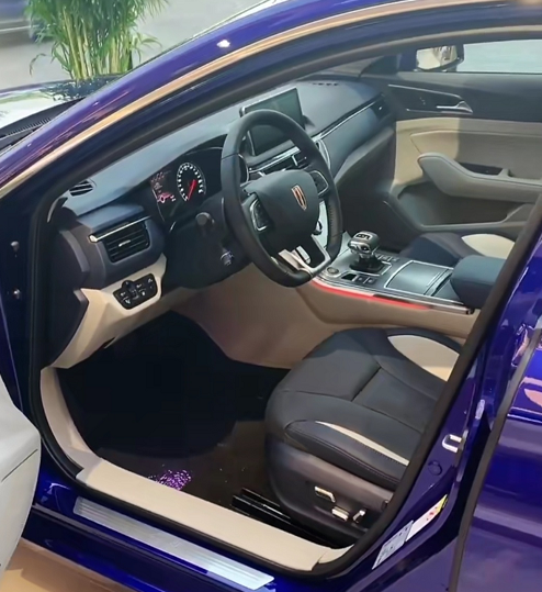 2020款红旗h5到店青川蓝色车身很大方配bose音响64色氛围灯