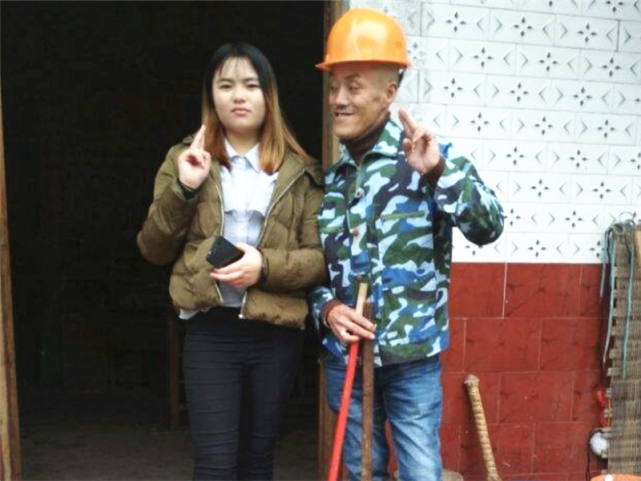 56岁光头强成过气网红奥迪换成摩托车娇妻扭头就离开了
